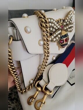 AUTHENTIC,QUEEN MARGARET PEARL GUCCI BEE BAG.